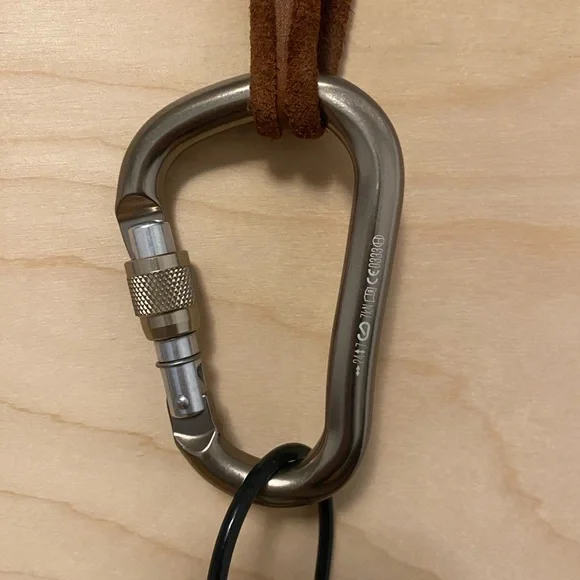 Black Diamond Climbing Carabiner with Belay Device - Picture 2 of 4